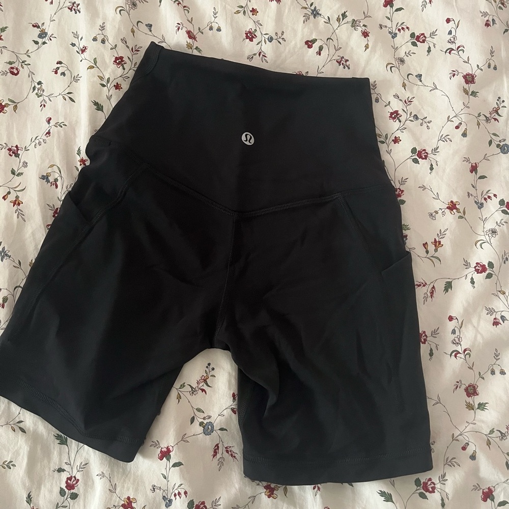 align high rise shorts with pockets
